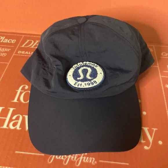 NWT Lululemon Women's Baller Hat
*Soft. Navy Blue O/S Water-repellent
Adjustable - Picture 2 of 10